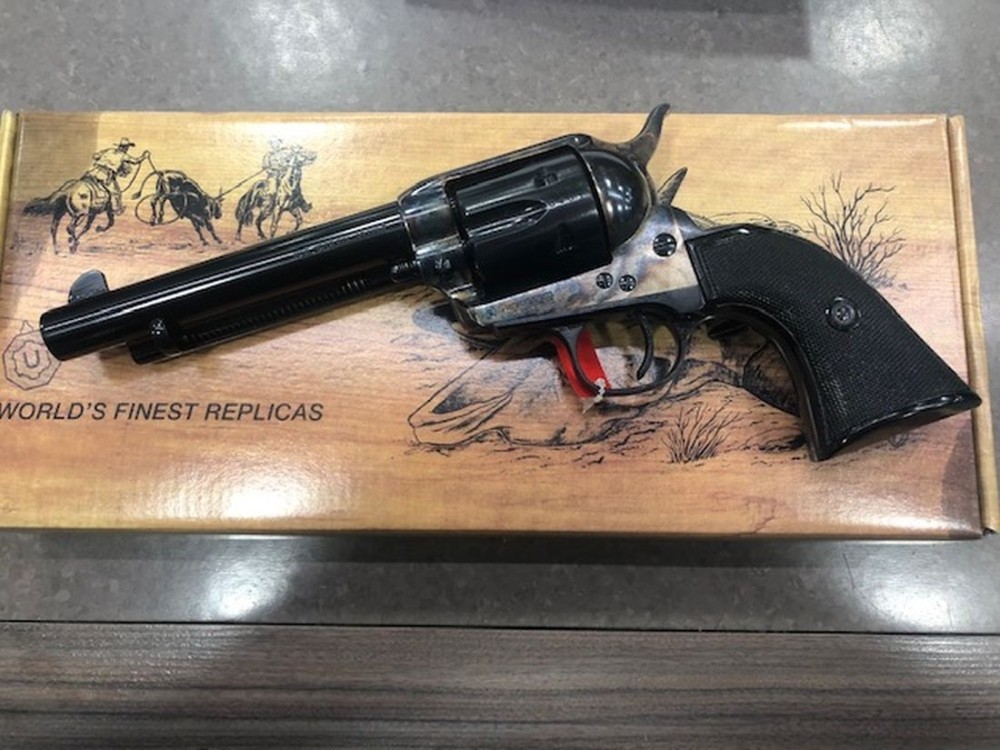REVOLVER UBERTI CATTLEMAN 1873