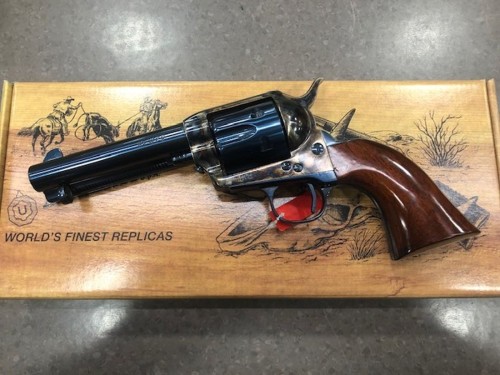 REVOLVER UBERTI CATTLEMAN 1873