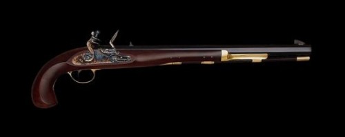 PISTOLA AVANCARICA
